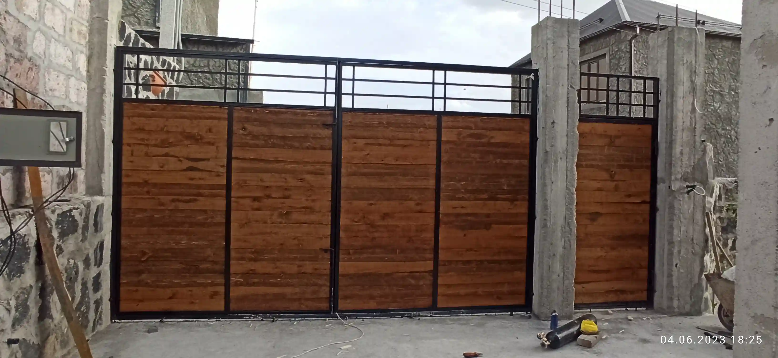 Modern metal gate